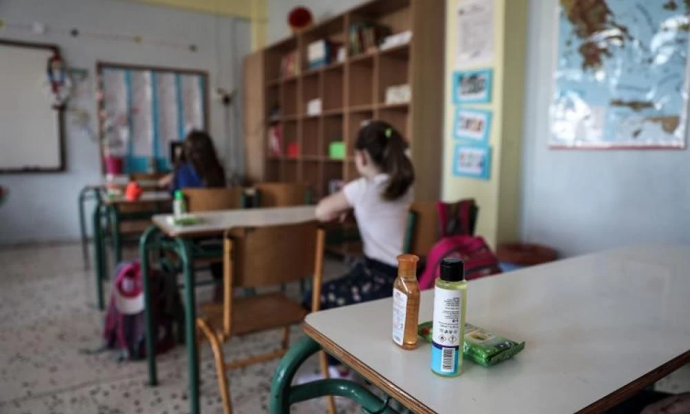 Ξεκινά η σχολική χρονιά με μάσκες, αντισηπτικά και παγούρια -Έτσι θα ανοίξουν τα σχολεία σήμερα